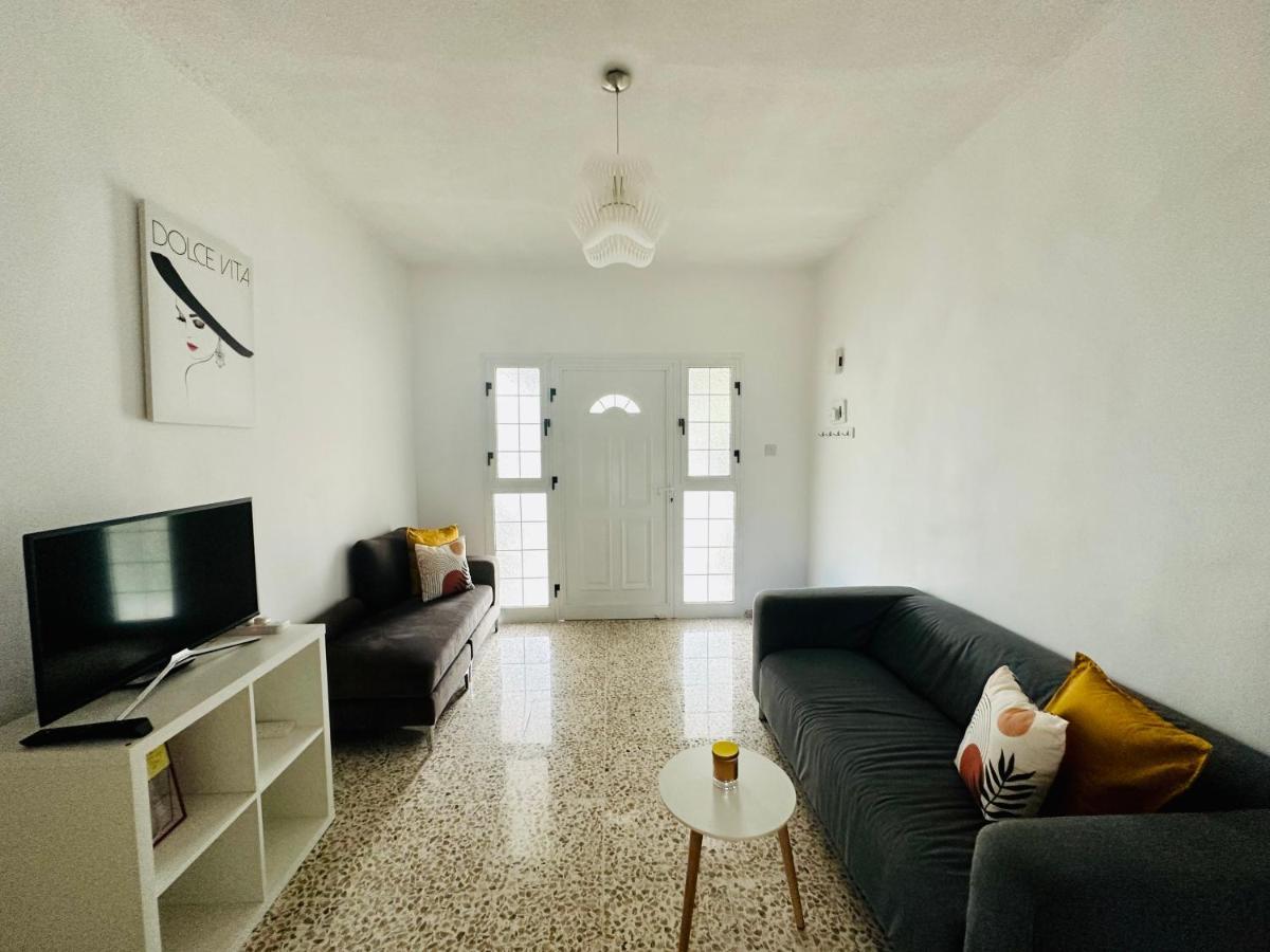 Arya Seaview Apartment In The Heart Of Coral Bay (Adults Only) Eksteriør bilde