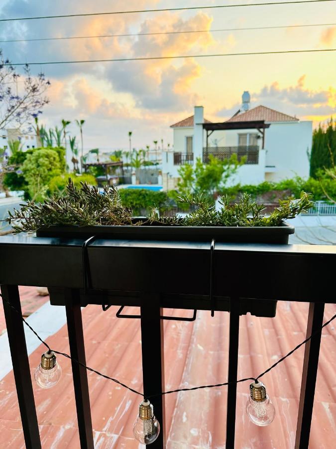 Arya Seaview Apartment In The Heart Of Coral Bay (Adults Only) Eksteriør bilde
