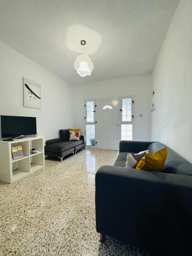 Arya Seaview Apartment In The Heart Of Coral Bay (Adults Only) Eksteriør bilde